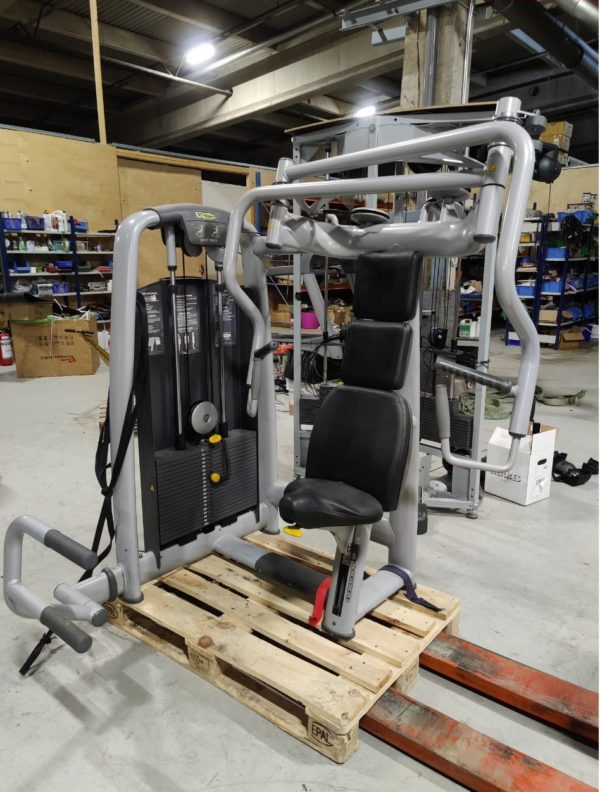 käytetty technogym kuntosalilaite