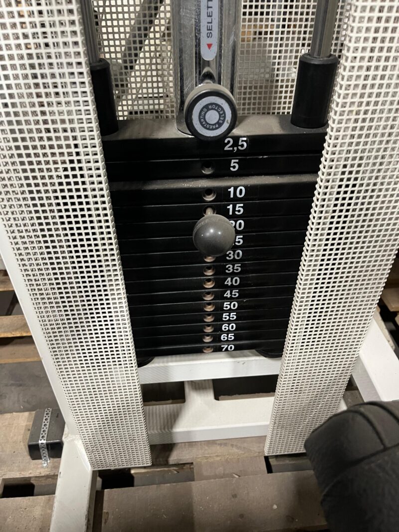 technogym selänojennuslaite